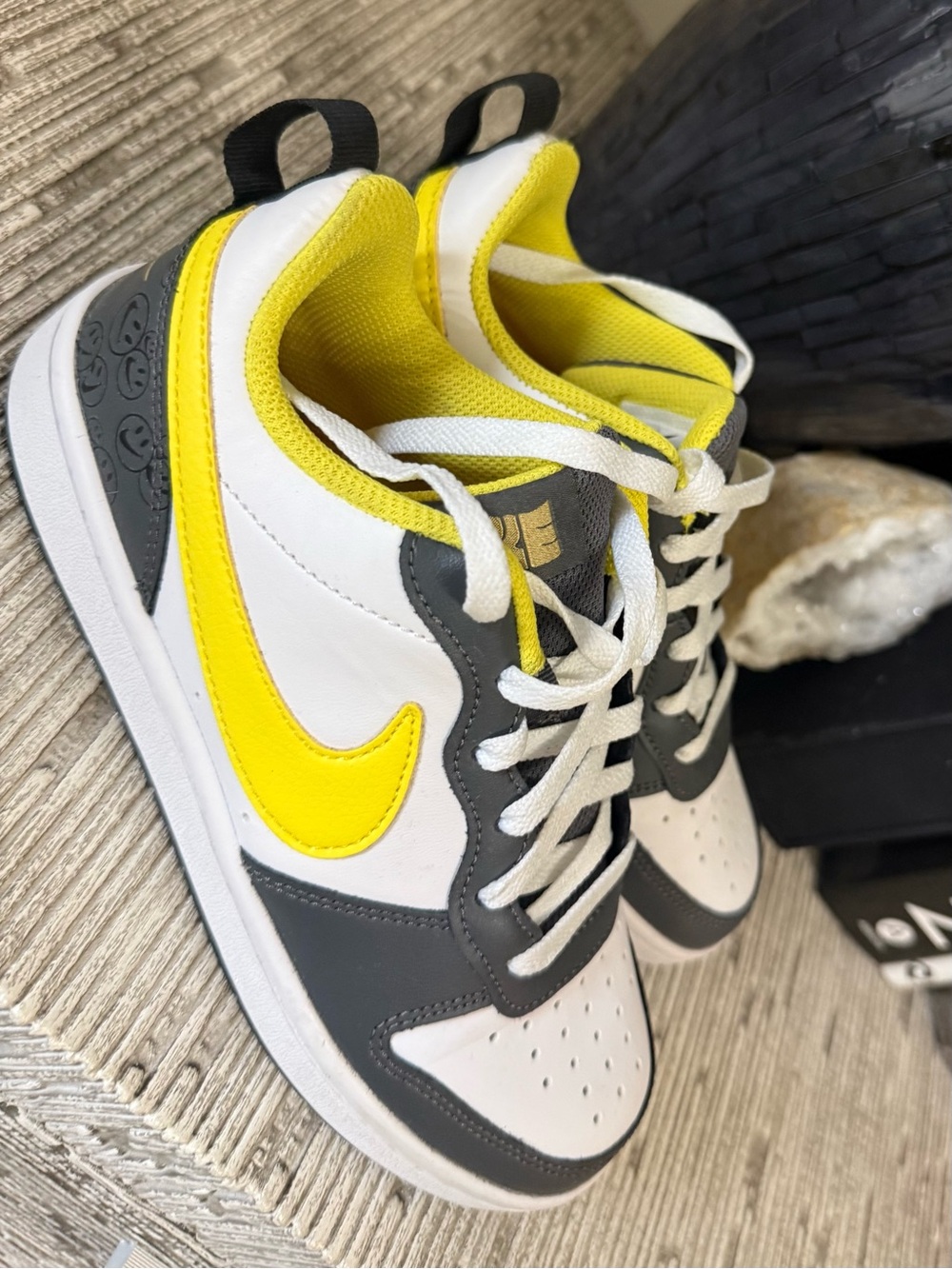 Nike Kids Low-Top Sneakers in White, Gray & Yellow